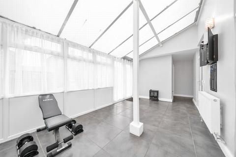137 Randlesdown Road, Bellingham, London, SE6 3SR