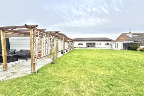 4 bedroom bungalow for sale, West Avenue, Mayland