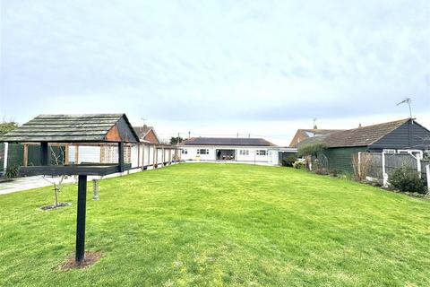 4 bedroom bungalow for sale, West Avenue, Mayland