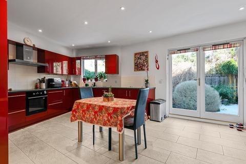 Spinney Cottage Spinney Drive, Great Shelford, Cambridge, CB22 5LY