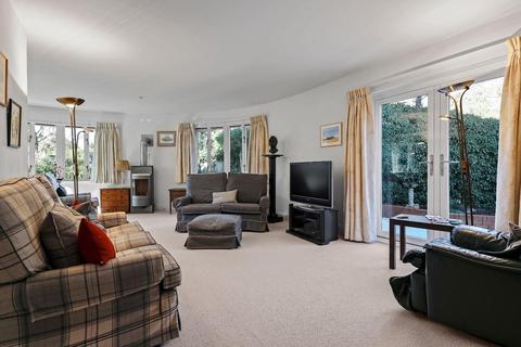 Spinney Cottage Spinney Drive, Great Shelford, Cambridge, CB22 5LY