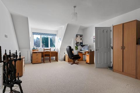 Spinney Cottage Spinney Drive, Great Shelford, Cambridge, CB22 5LY