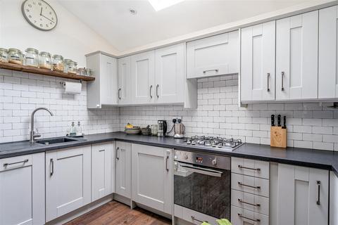 2 bedroom cottage for sale, St. Leonards Road, Surbiton