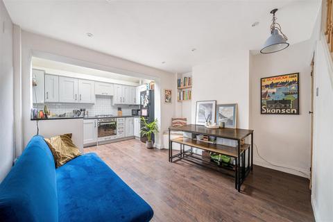 2 bedroom cottage for sale, St. Leonards Road, Surbiton