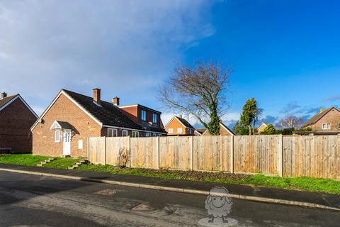 2 bedroom semi-detached bungalow for sale, High House Avenue, Wymondham, Norfolk, NR18