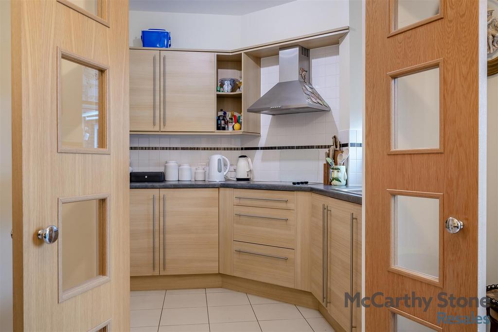 8632932-interior21.jpg