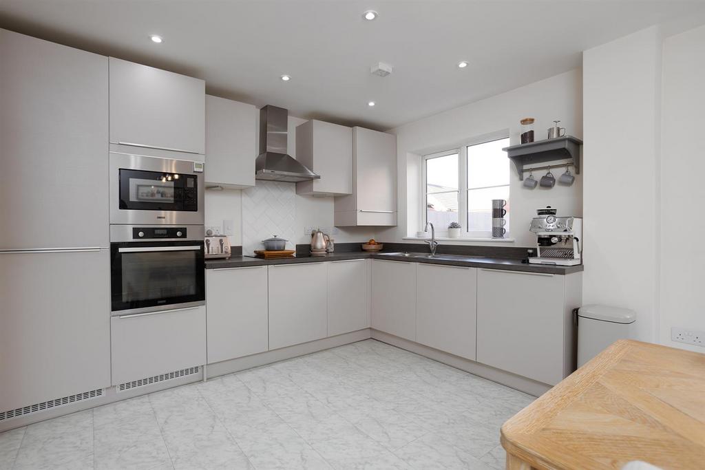 Dining kitchen