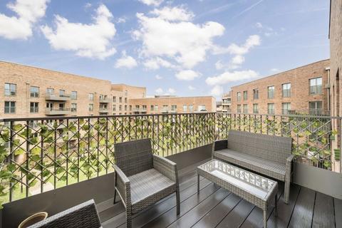 2 bedroom flat for sale, Explorer Way, London NW7