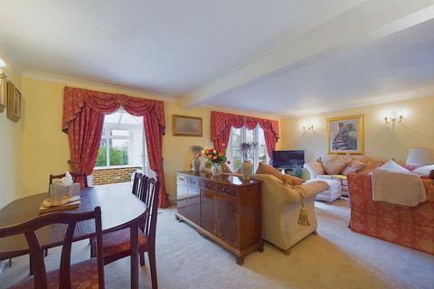 32 The Heights, Worthing, BN14 0AJ