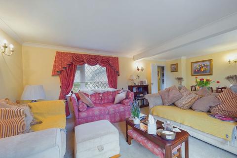 32 The Heights, Worthing, BN14 0AJ