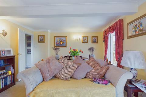32 The Heights, Worthing, BN14 0AJ