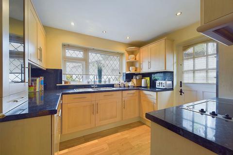 32 The Heights, Worthing, BN14 0AJ