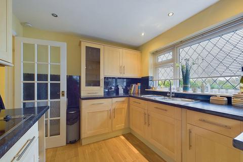 32 The Heights, Worthing, BN14 0AJ