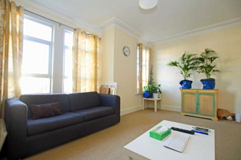 2 bedroom flat to rent, Seaford Road, London W13