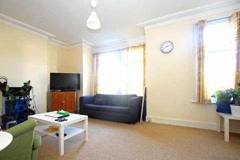 2 bedroom flat to rent, Seaford Road, London W13