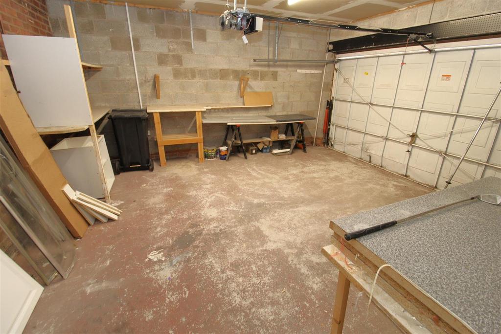 Garage1.JPG
