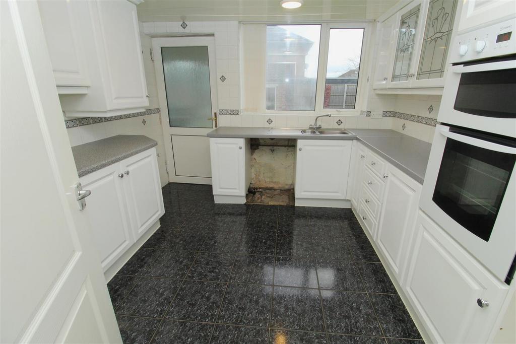 Kitchen1.JPG