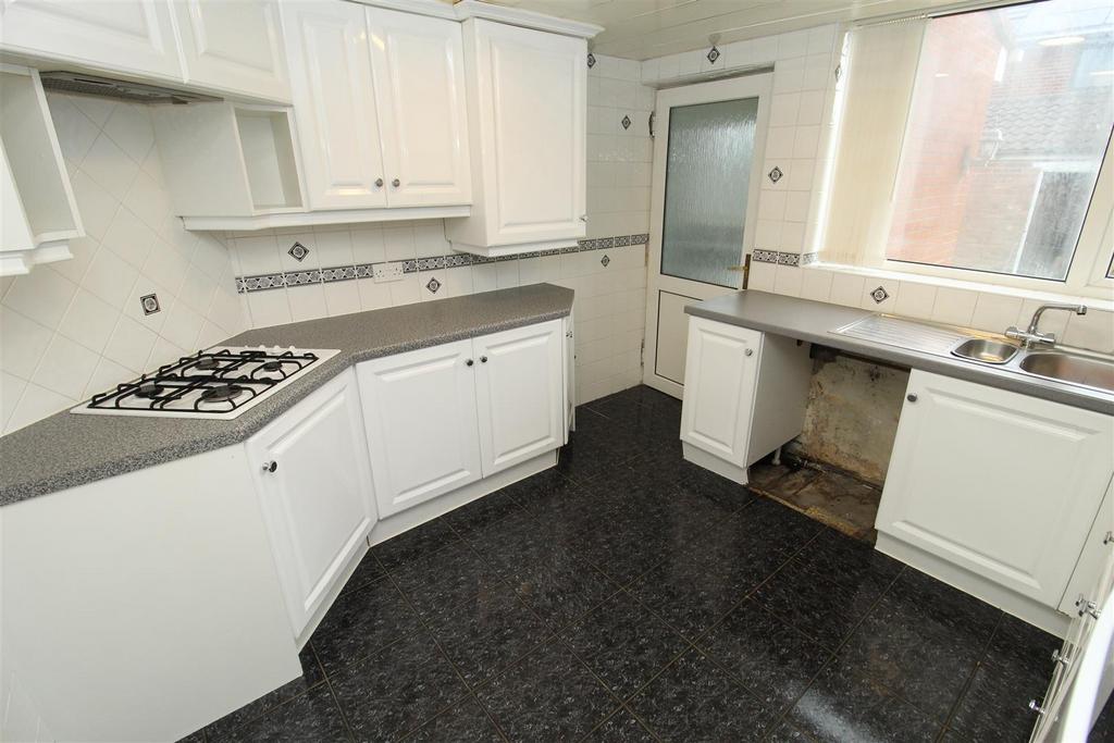 Kitchen2.JPG