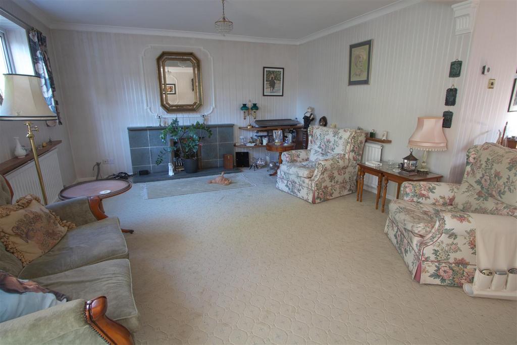 Lounge2.jpg