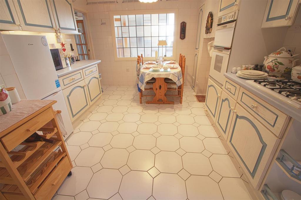 Kitchen1.jpg