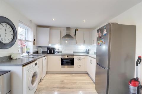 3 bedroom end of terrace house for sale, Newmarch Road, Hessle