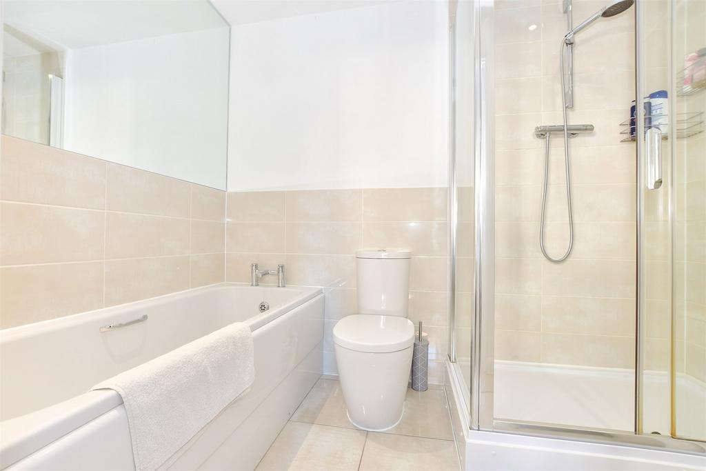 En-Suite Bathroom