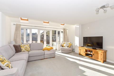 22 Ellis Road, Broadbridge Heath, Horsham, RH12 3GR