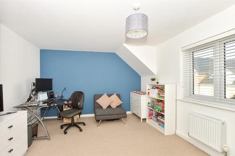 22 Ellis Road, Broadbridge Heath, Horsham, RH12 3GR