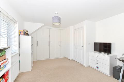 22 Ellis Road, Broadbridge Heath, Horsham, RH12 3GR