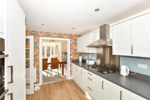 22 Ellis Road, Broadbridge Heath, Horsham, RH12 3GR