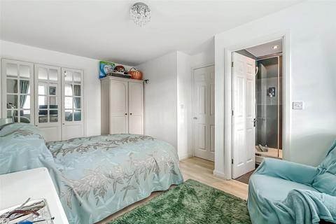 12 Columbine Way, Littlehampton, BN17 6UX