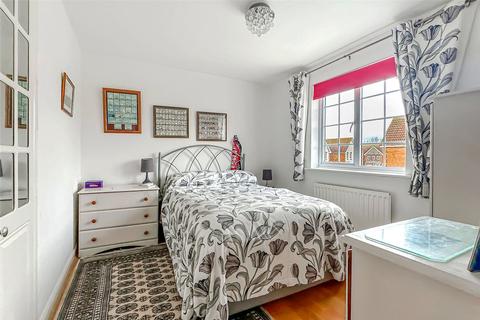 12 Columbine Way, Littlehampton, BN17 6UX