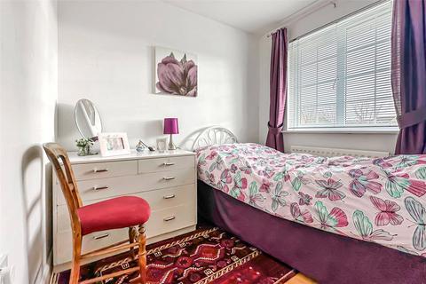 12 Columbine Way, Littlehampton, BN17 6UX