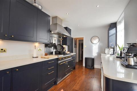 3 bedroom terraced house for sale, Kings Avenue, Stone