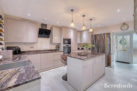 1 Barrington Close, Basildon, SS14 3PJ