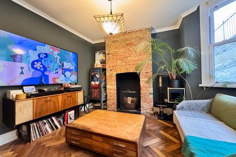 33 Tormount Road, London, SE18 1QD