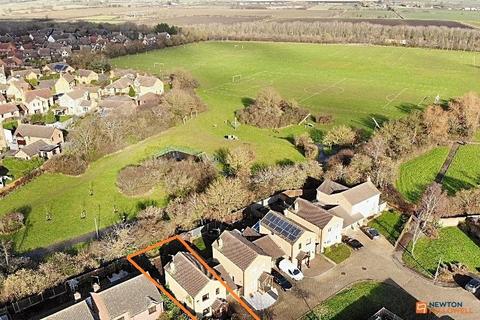 32 Ambleside Gardens, Gunthorpe, Peterborough, PE4 7ZY