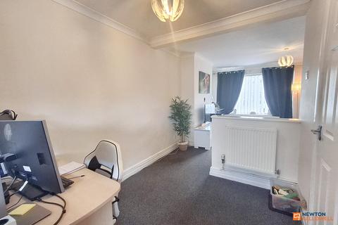 3 bedroom semi-detached house for sale, Helmsdale Gardens, Werrington, Peterborough, PE4