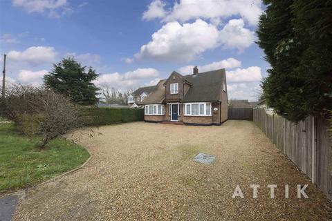 3 bedroom detached house for sale, Norwich Road, Attleborough