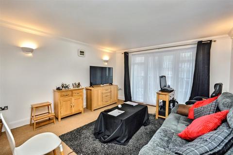 2 bedroom flat for sale, St. Kitts Drive, Eastbourne