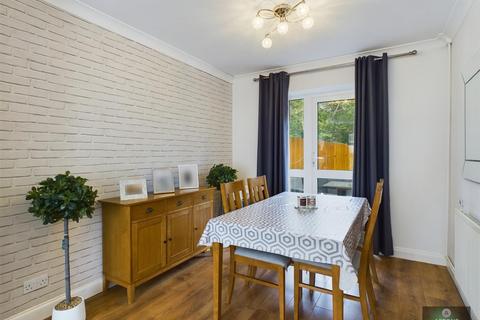 4 bedroom end of terrace house for sale, Furzefield, West Green RH11