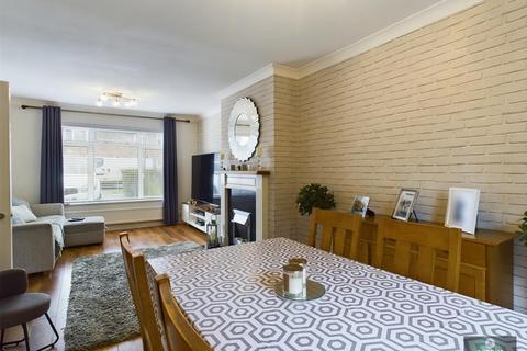 4 bedroom end of terrace house for sale, Furzefield, West Green RH11