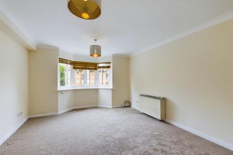 2 bedroom apartment to rent, Varsity Drive, Twickenham