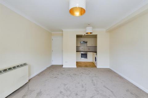 2 bedroom apartment to rent, Varsity Drive, Twickenham