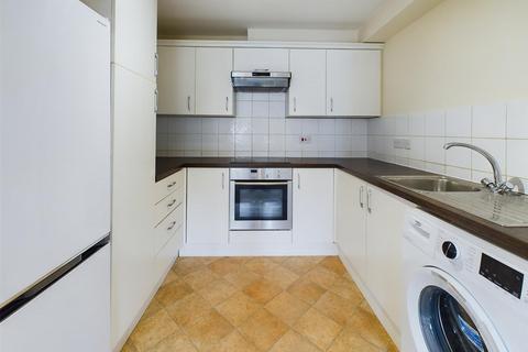 2 bedroom apartment to rent, Varsity Drive, Twickenham