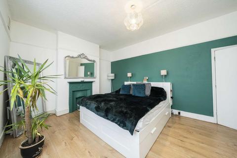 4 bedroom terraced house to rent, Southcroft Road, London SW17