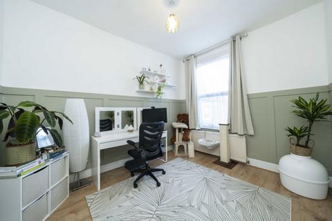 4 bedroom terraced house to rent, Southcroft Road, London SW17