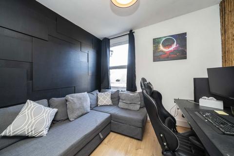 4 bedroom terraced house to rent, Southcroft Road, London SW17