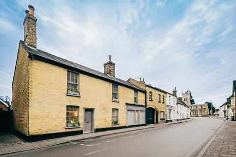 4 bedroom end of terrace house for sale, St. Marys Street, St. Neots PE19