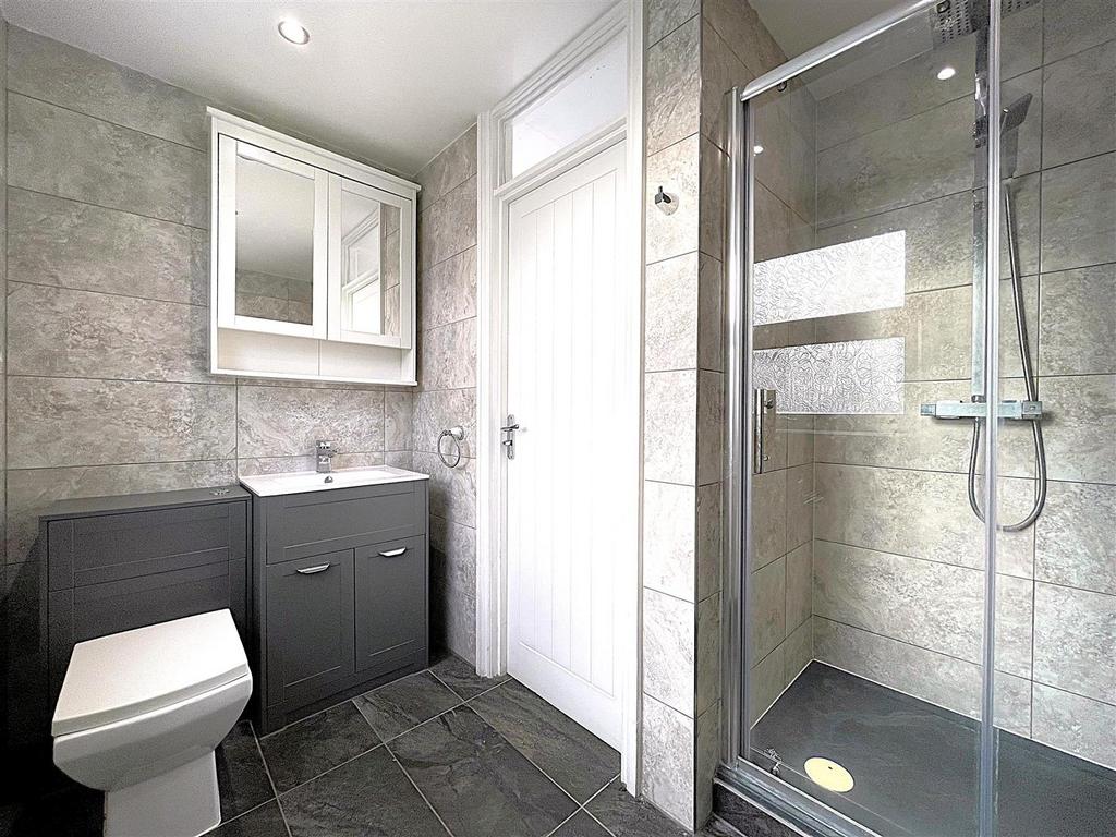 Bathroom.1.jpg